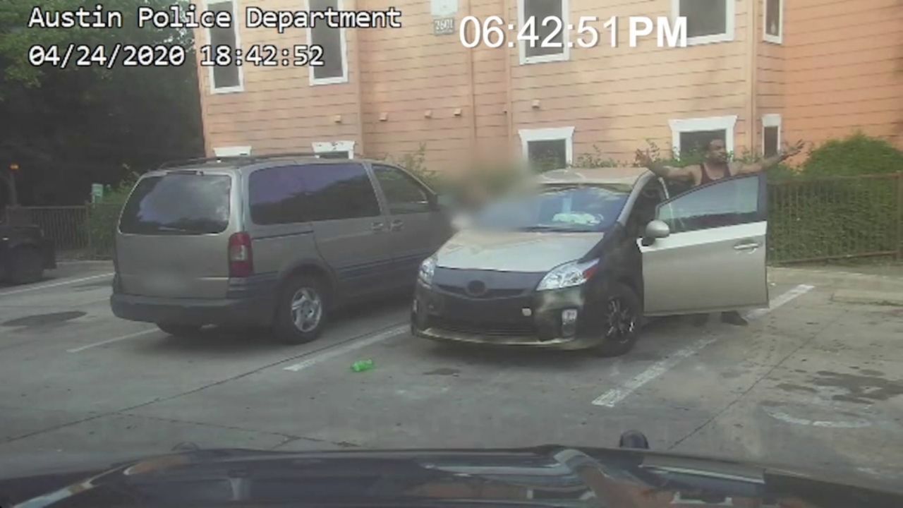 (VIDEO) “No disparen”: Hombre desarmado es asesinado por la Policía de Texas