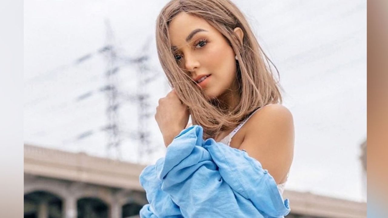 Caeli cautiva a sus seguidores al presumir su nuevo color de cabello frente a la cámara