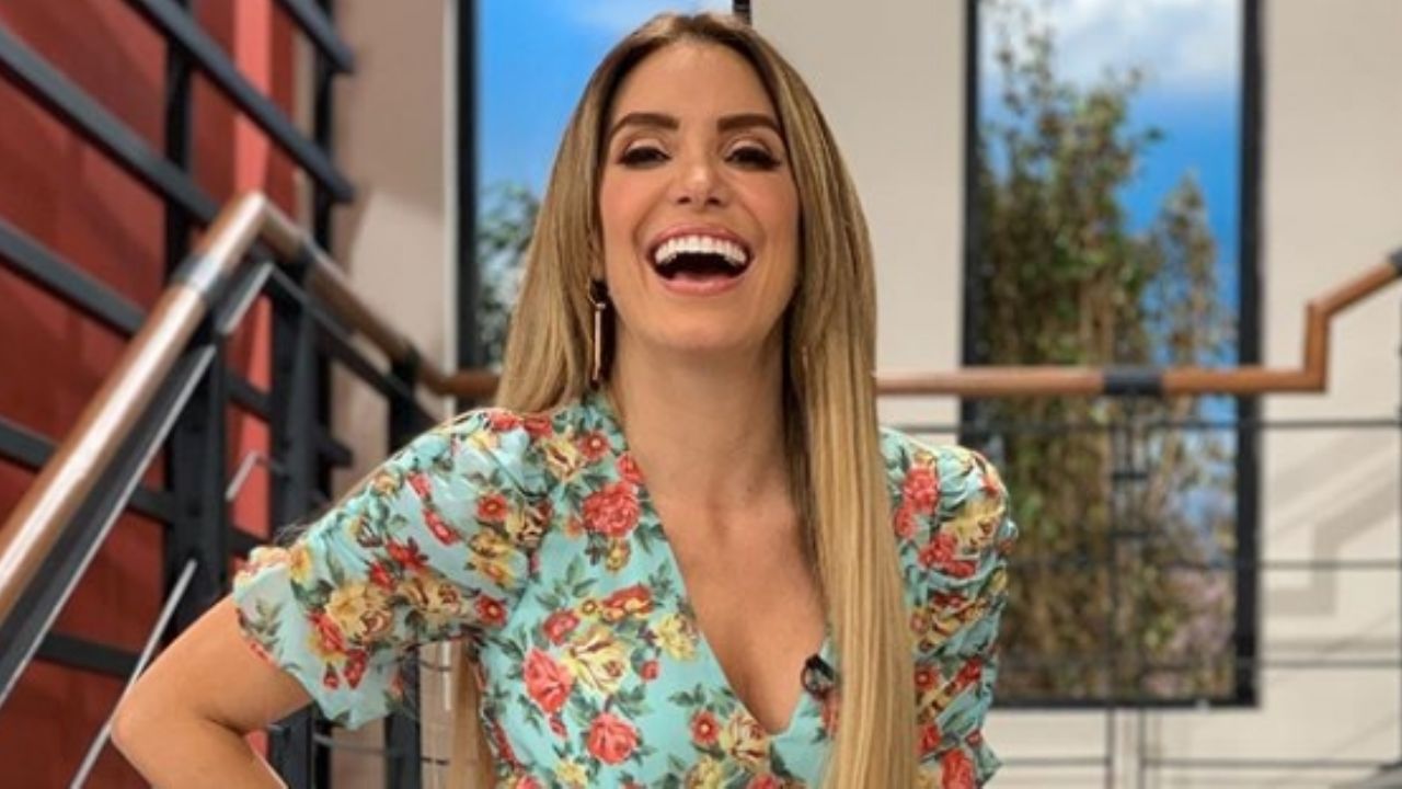 ¡Traición en Televisa! Conductores de ‘Hoy’ ventilan al aire que Andrea Escalona tiene galán