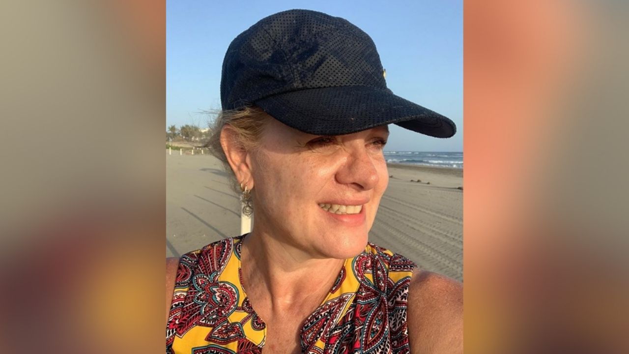 Érika Buenfil celebra que es viernes con botella de tequila en mano: “Qué no se acabe”