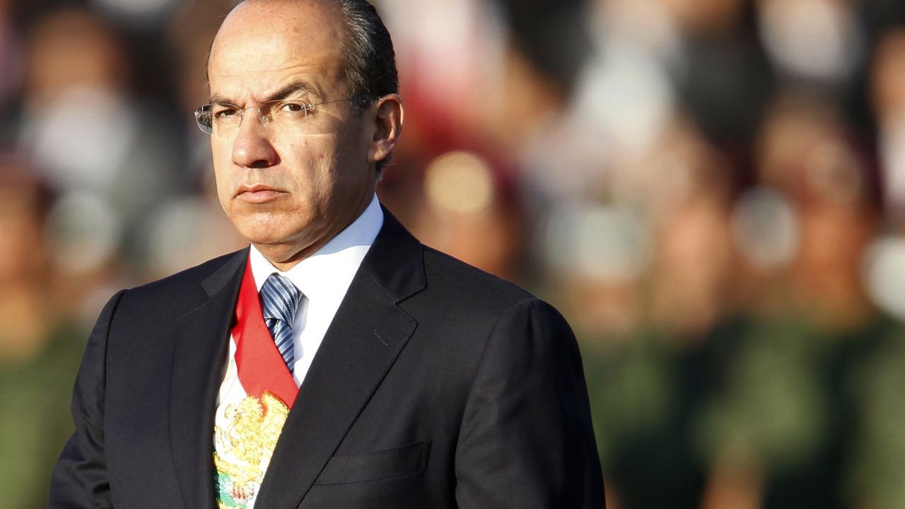 ¿AMLO, en peligro? Felipe Calderón propone una rebelión armada en México