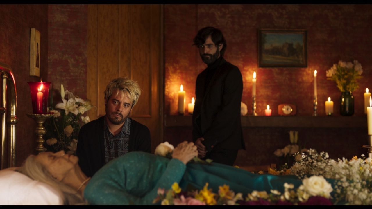 ‘Amores modernos’ frente a la adversidad: Entrevista con David Angulo