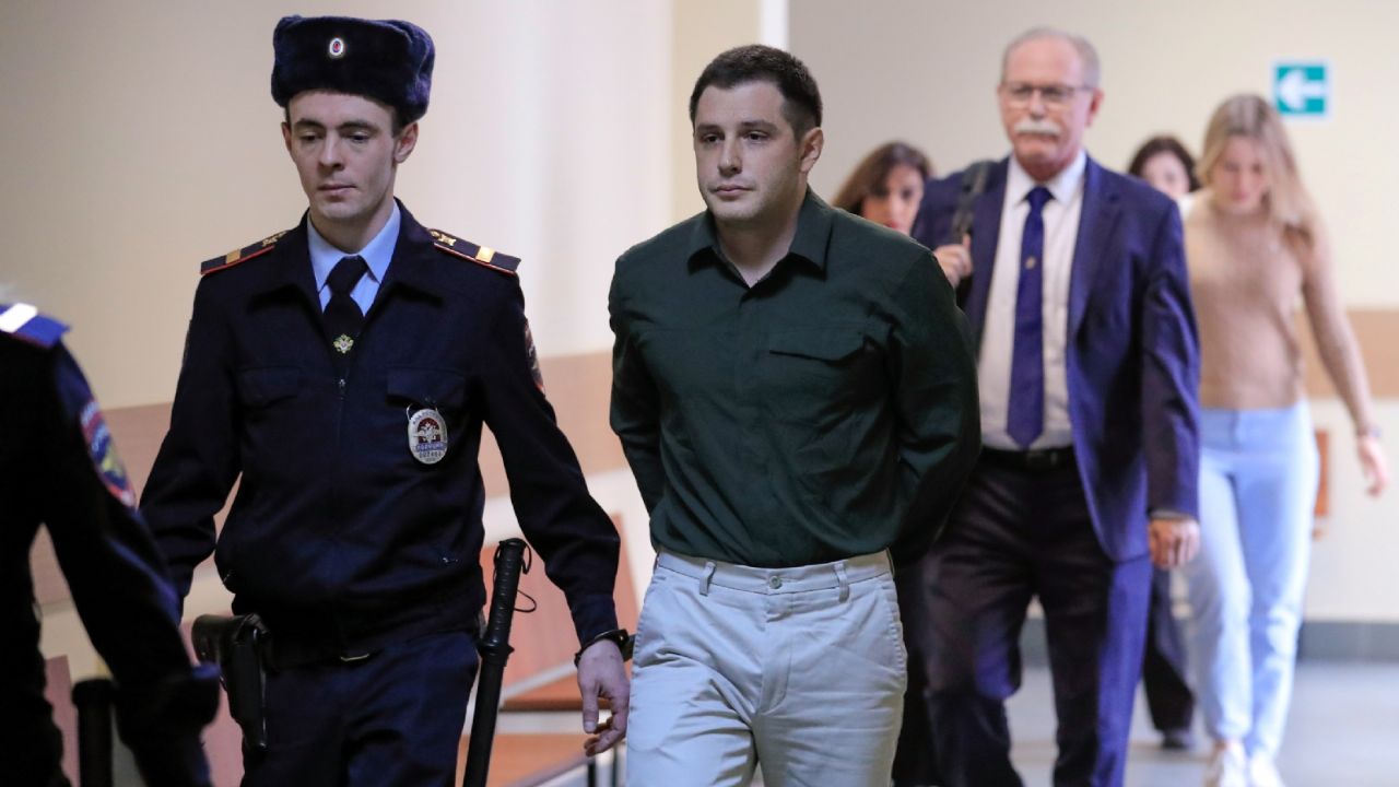 Tras agredir a dos Policías rusos, exmarine de EU es condenado a 9 años de prisión