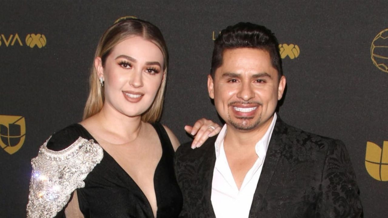 Larry Hernández toma desprevenida a Kenia y le hace una cruel broma con su suegra