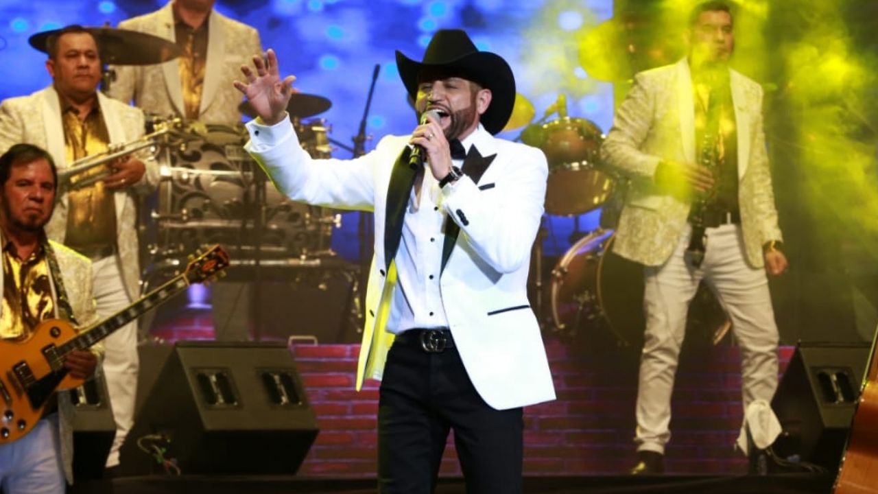 Tras ser agredido en concierto, famoso cantante ‘estalla’ en redes: “Espero no vuelva a pasar”