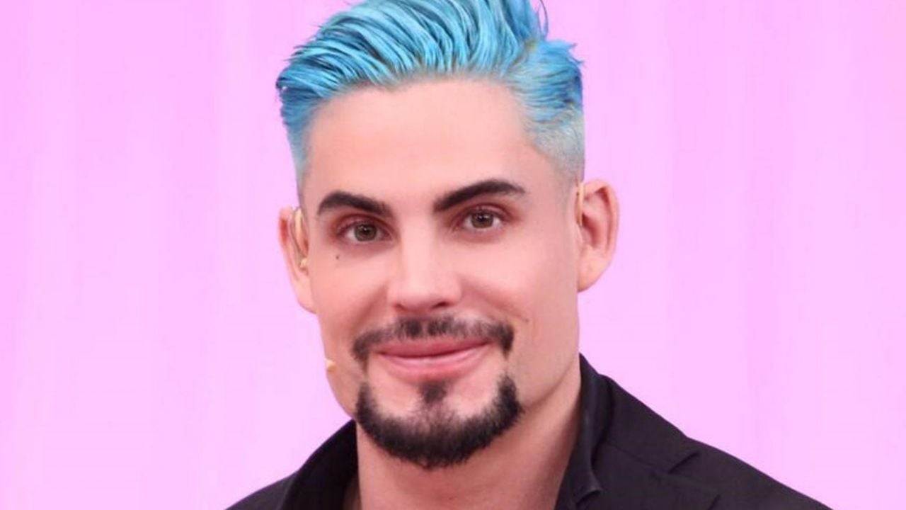 ¿Molesto con TV Azteca? Así muestra Adrián Cue su “desprecio” a ‘Enamorándonos’