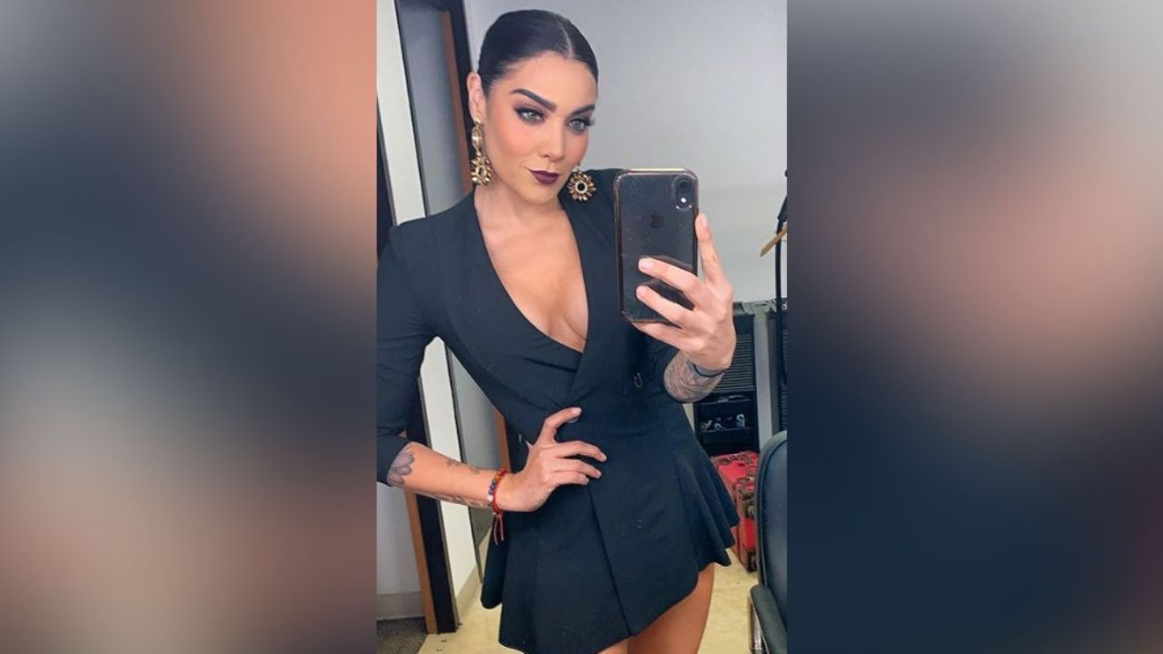 Érika Fernández roba miradas al disfrutar de sus vacaciones acostada frente al Sol