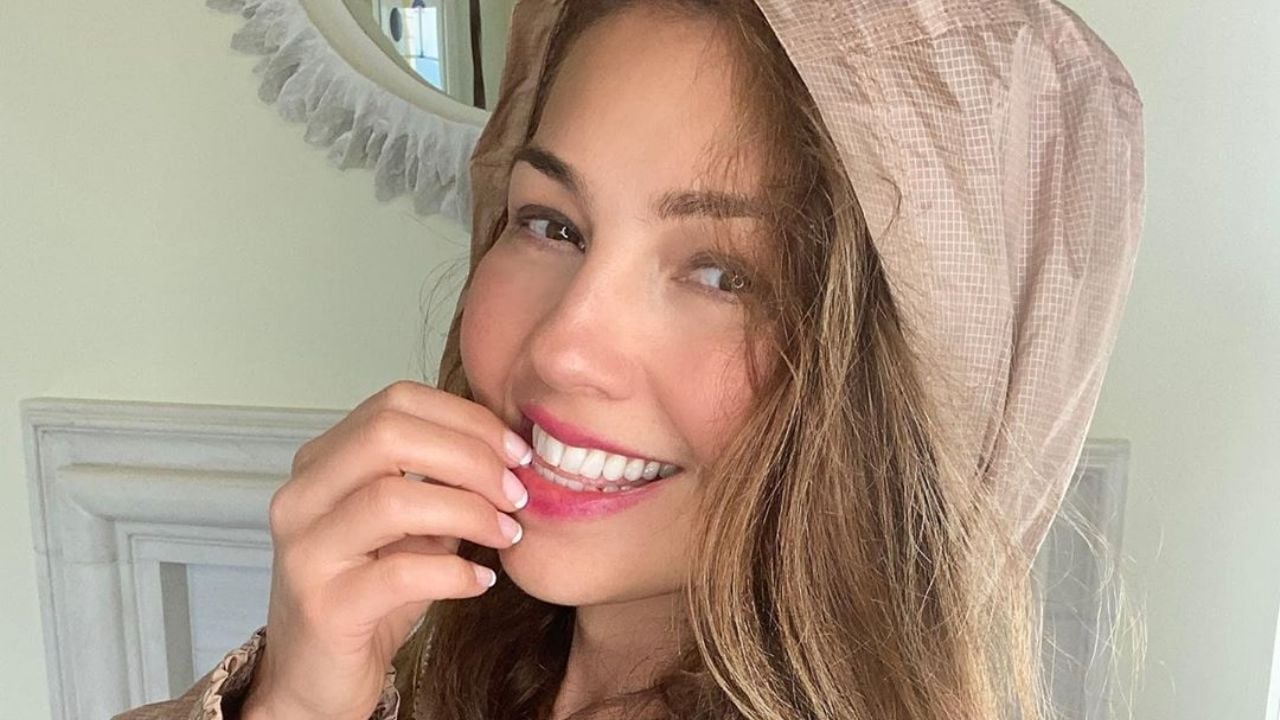 Thalía se caracteriza de famosa actriz y fans enloquecen con su cambio de ‘look’