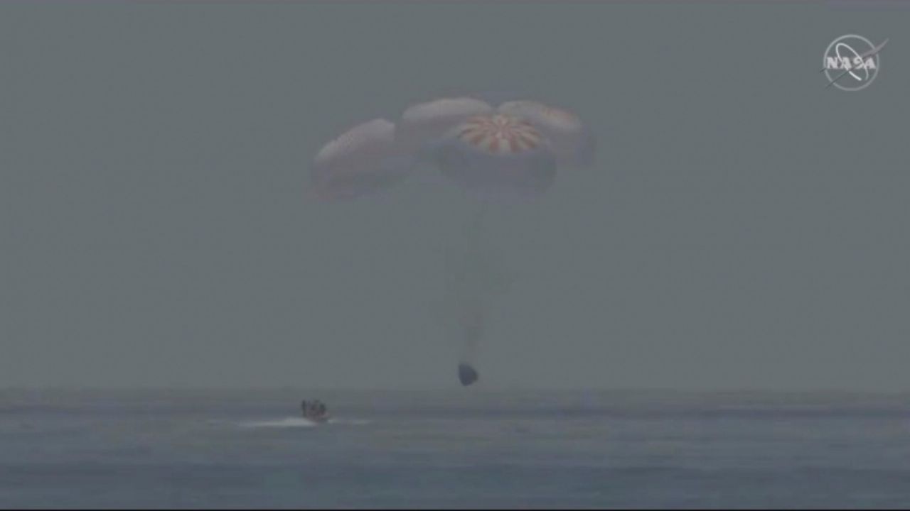 VIDEO: Así fue el aterrizaje del Dragon Endeavour de SpaceX en las aguas del Golfo de México