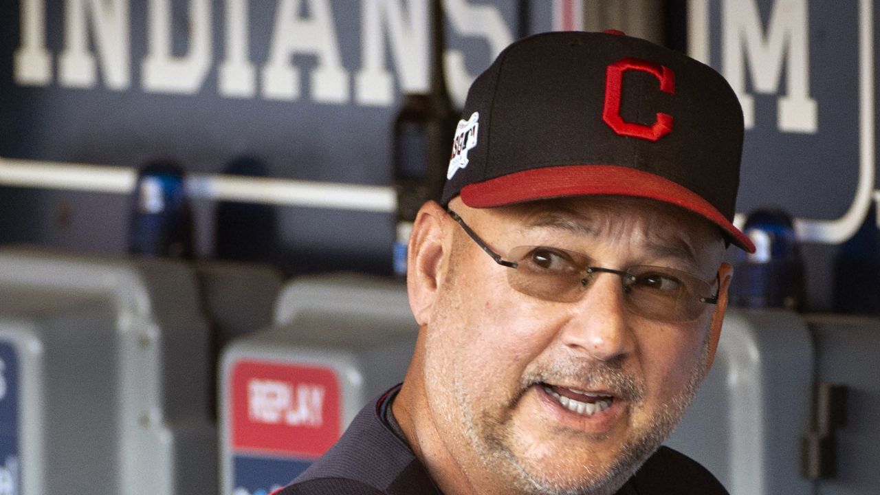 Terry Francona se ausenta del entrenamiento; Alomar dirige a los Indios