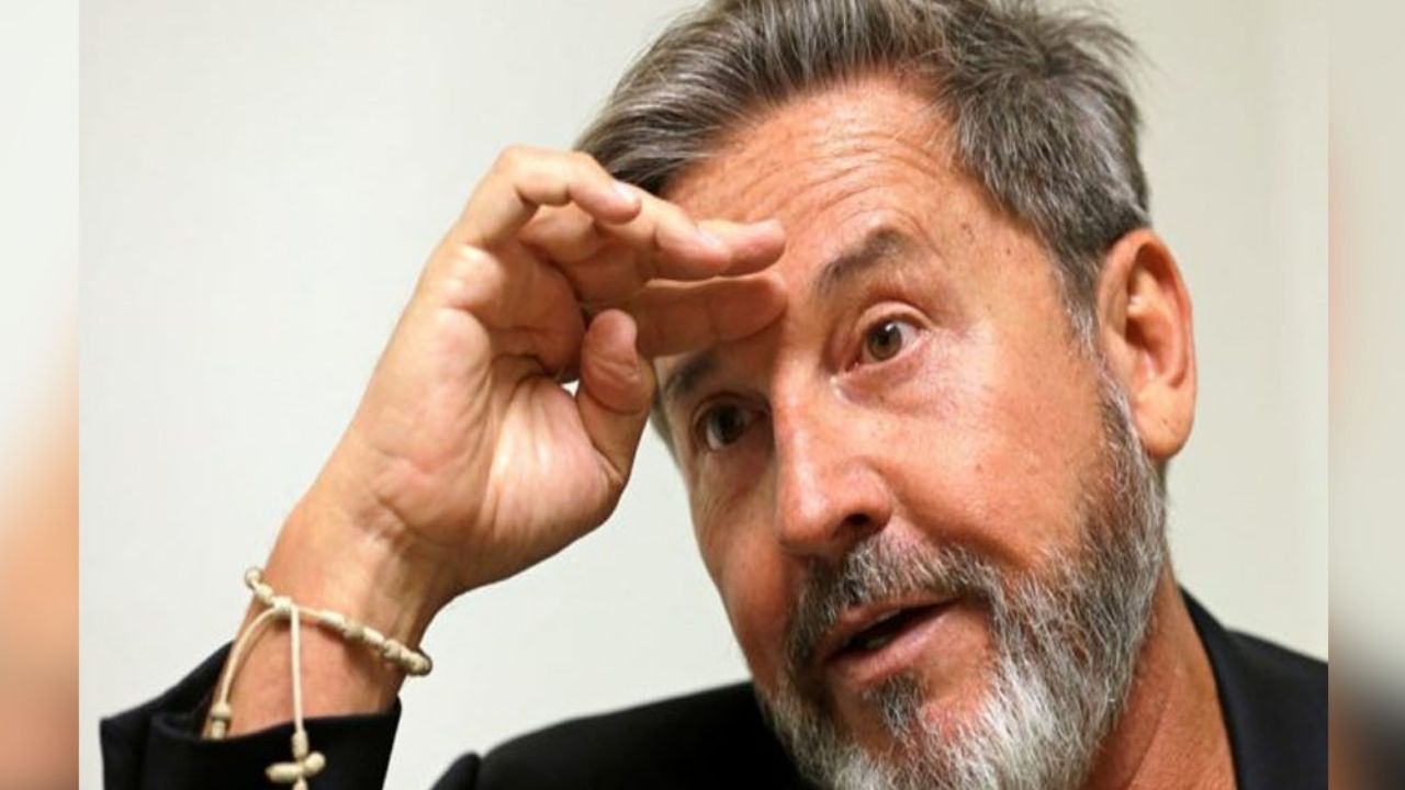 ¿Deprimido? Ricardo Montaner aparece desde la orilla del lago con tranquilidad