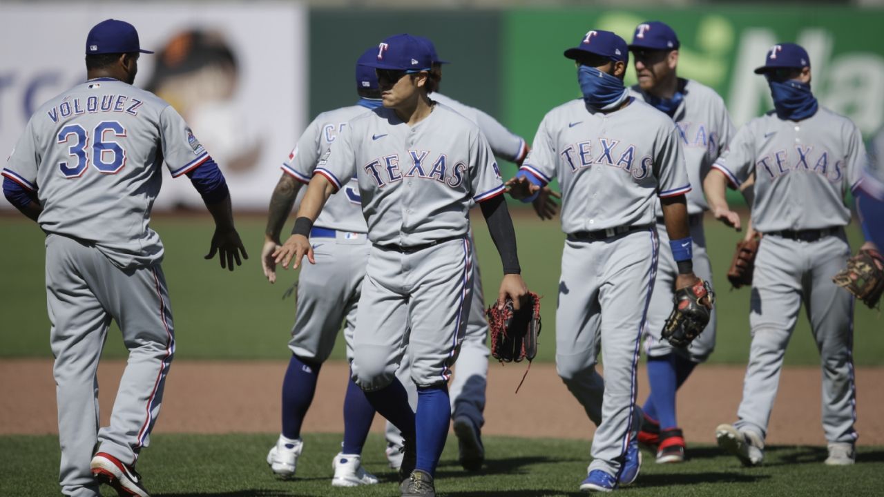 Rangers se aprovechan de una mala labor de bullpen de los Gigantes
