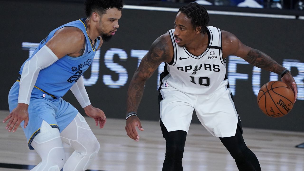 DeRozan da vida a los Spurs para conseguir un lugar en los Playoffs