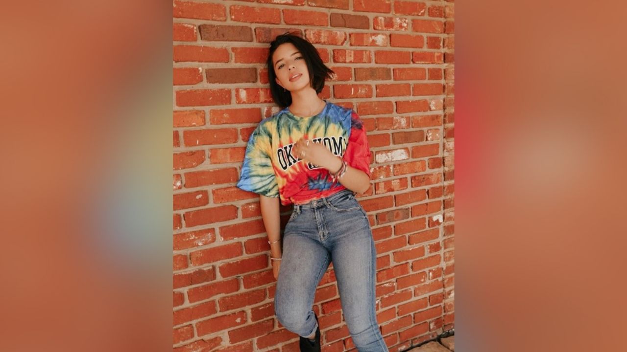 Ángela Aguilar derrite a todo Instagram al posar al estilo de ‘Gatúbela’ en atuendo negro