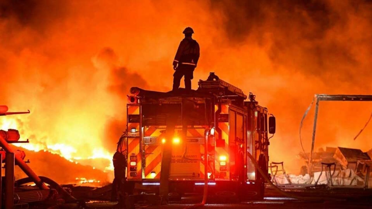 Las impactantes imágenes de ‘Apple Fire’, el incendio que puso en alerta a California