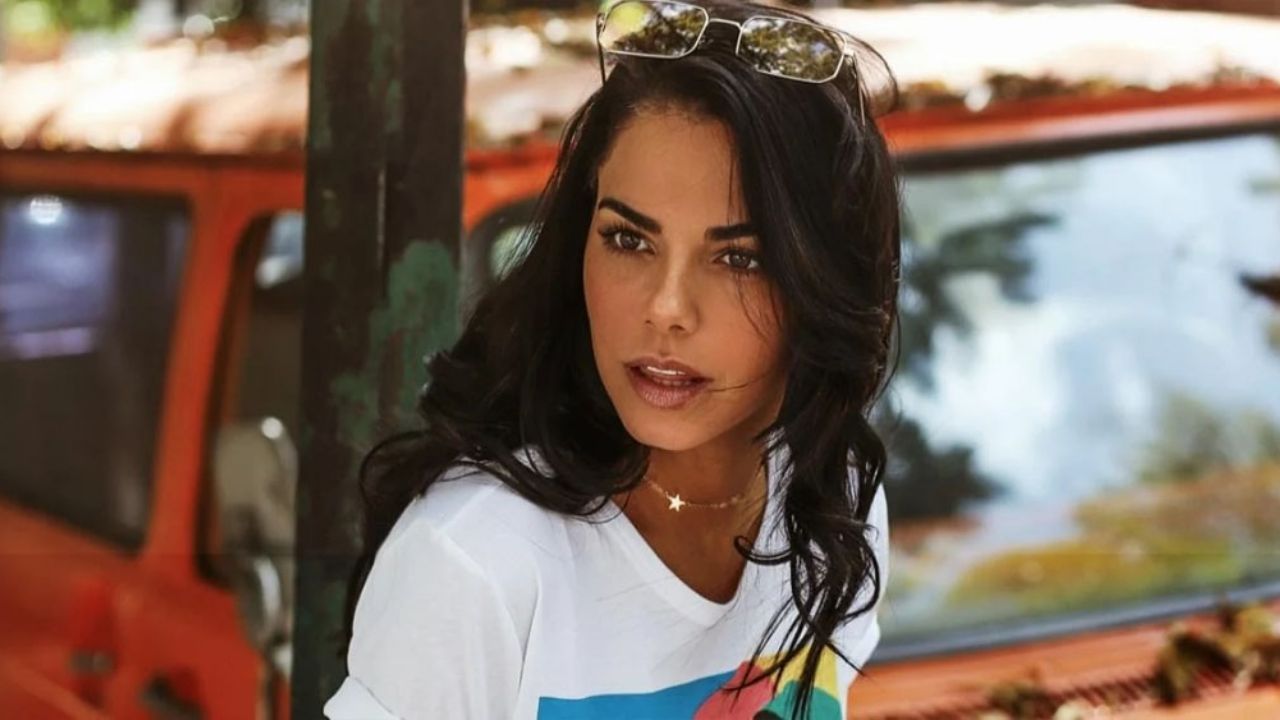 ¿Stripper? A esto se podría dedicar el joven con el que Livia Brito disfrutaba de Cancún