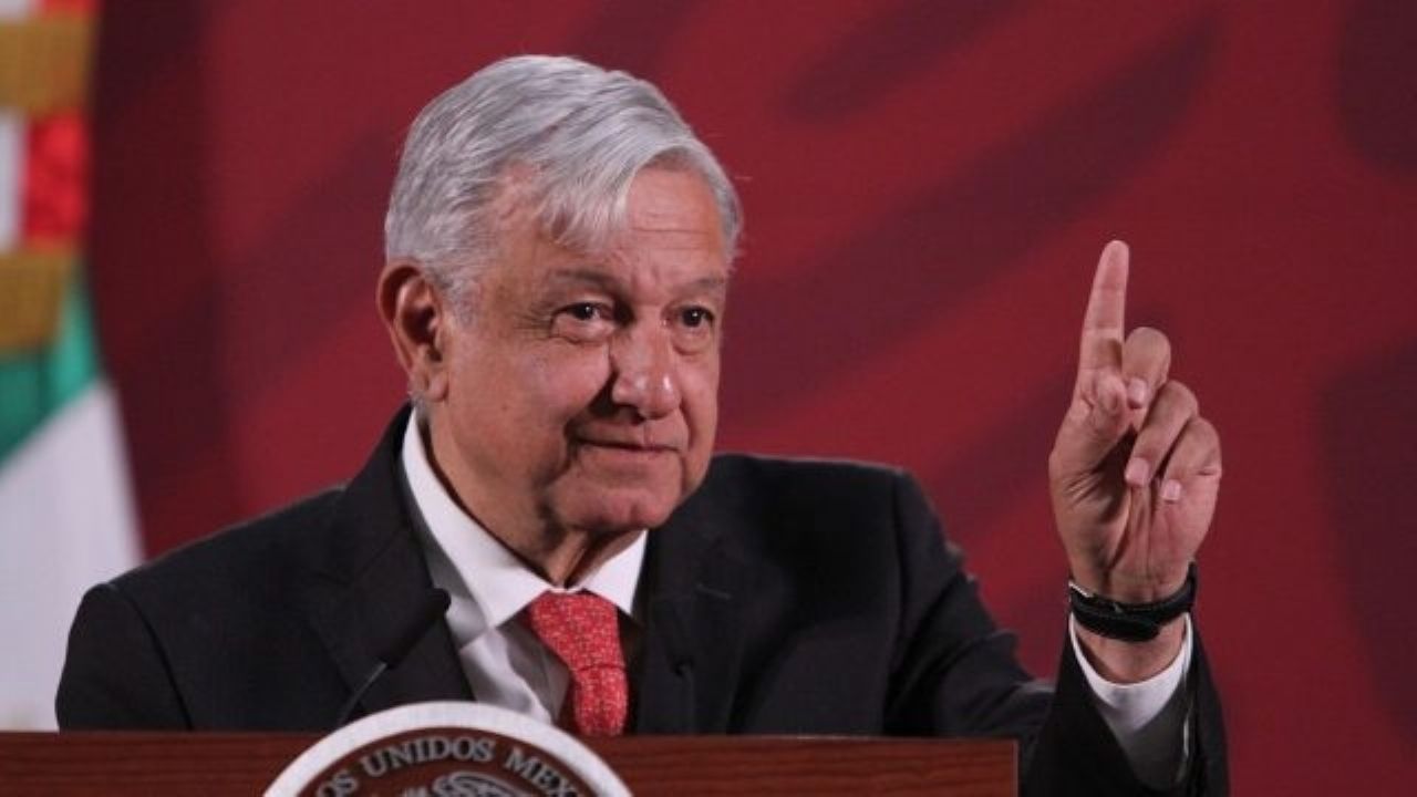 AMLO viaja a Guadalajara para nueva gira: El presidente ahora si usó cubrebocas