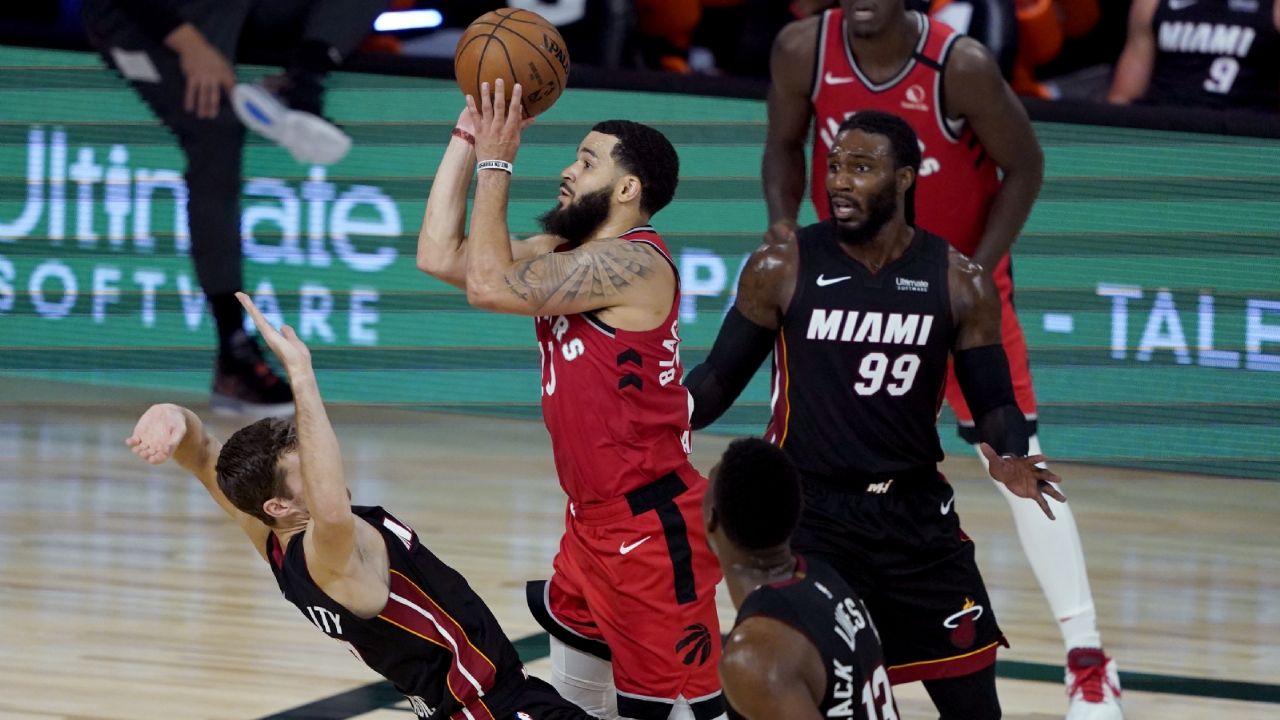 VanVleet luce con 36 puntos en la victoria de los Raptors ante el Heat