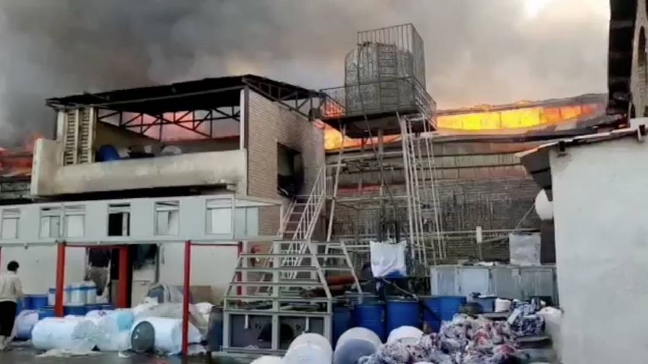 VIDEO: Fuerte incendio consume varios edificios industriales en Teherán