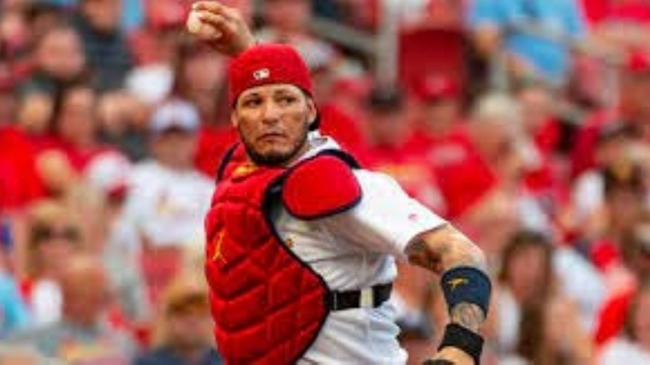 Yadier Molina es uno de los positivos de COVID-19 de los Cardenales
