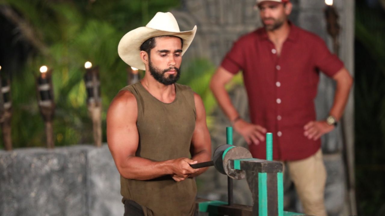 Exacadémico rompe en llanto por el desprecio de su equipo en ‘Survivor’