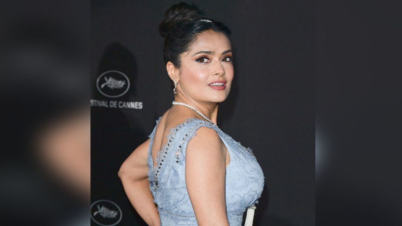 ¿Una sirena? Salma Hayek aprovecha el verano y hace salida triunfal de la alberca