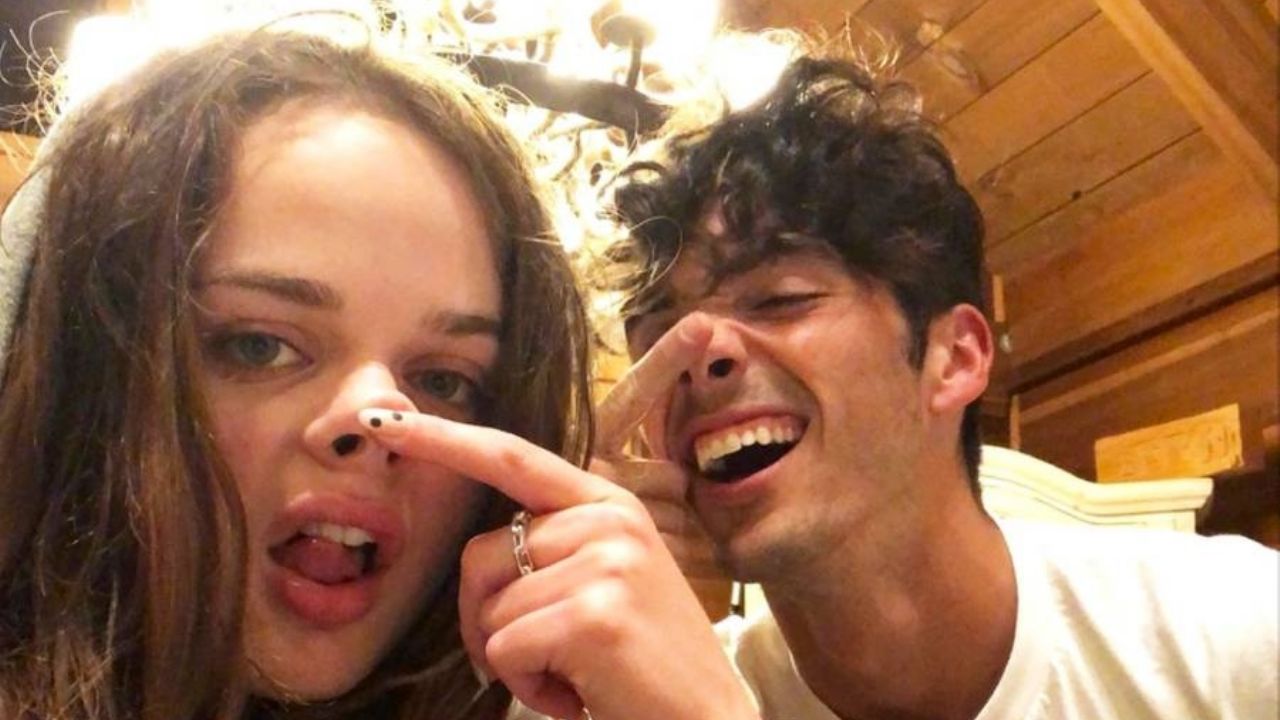‘El stand de los besos 2’: Las pruebas que revelarían el noviazgo entre Joey King y Taylor Zakhar