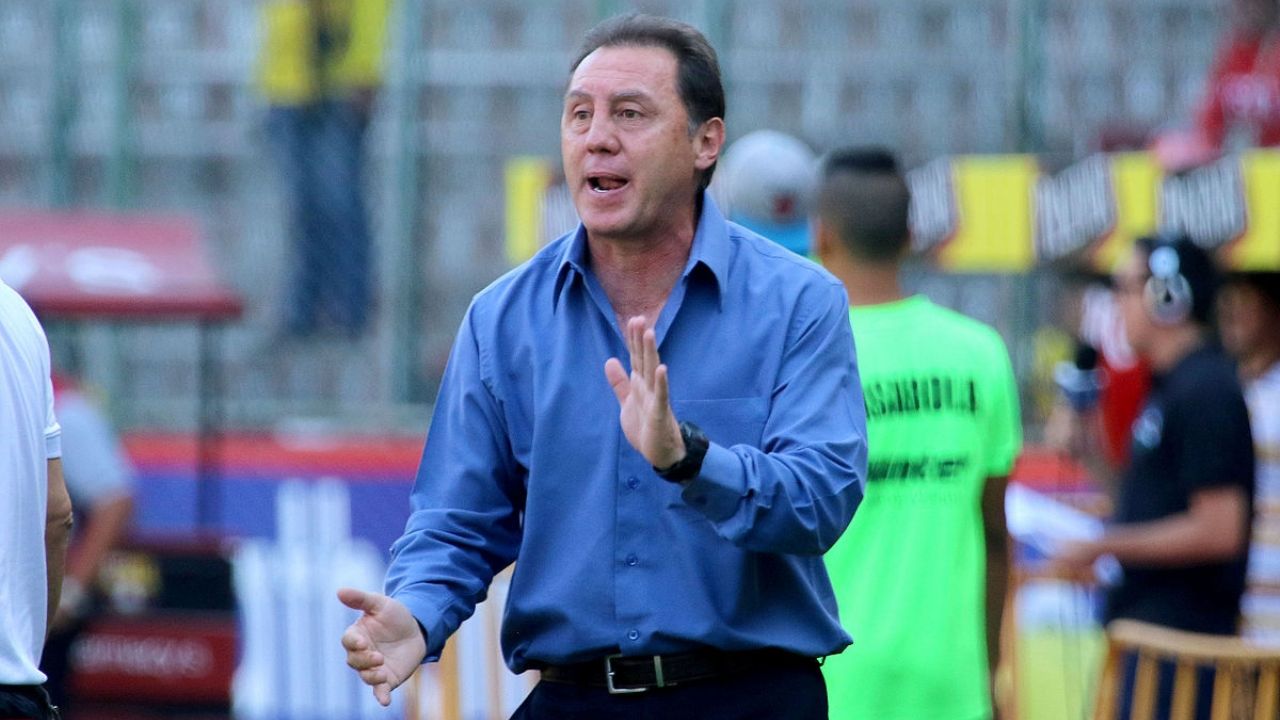 Alex Aguinaga volvería a las canchas, pero como entrenador de la selección de Ecuardor