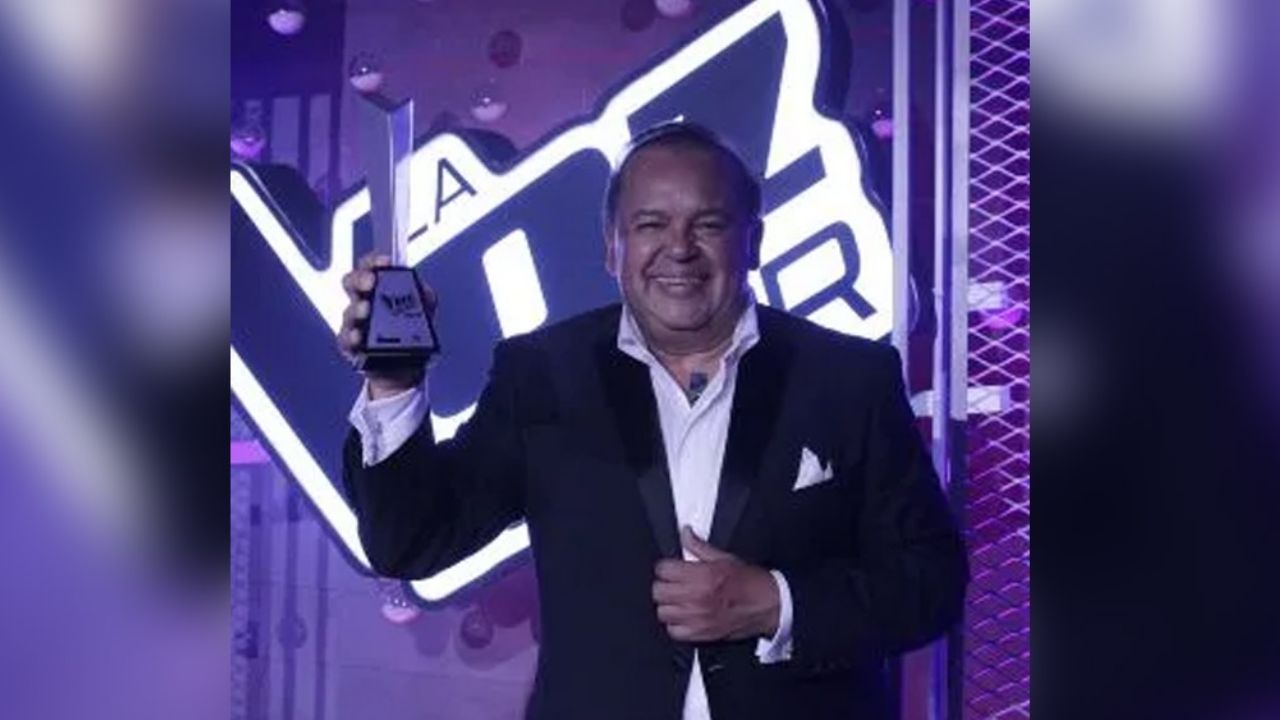 TV Azteca: Tras casi morir, ganador de ‘La Voz’ aparece en ‘VLA’ y da importante anuncio