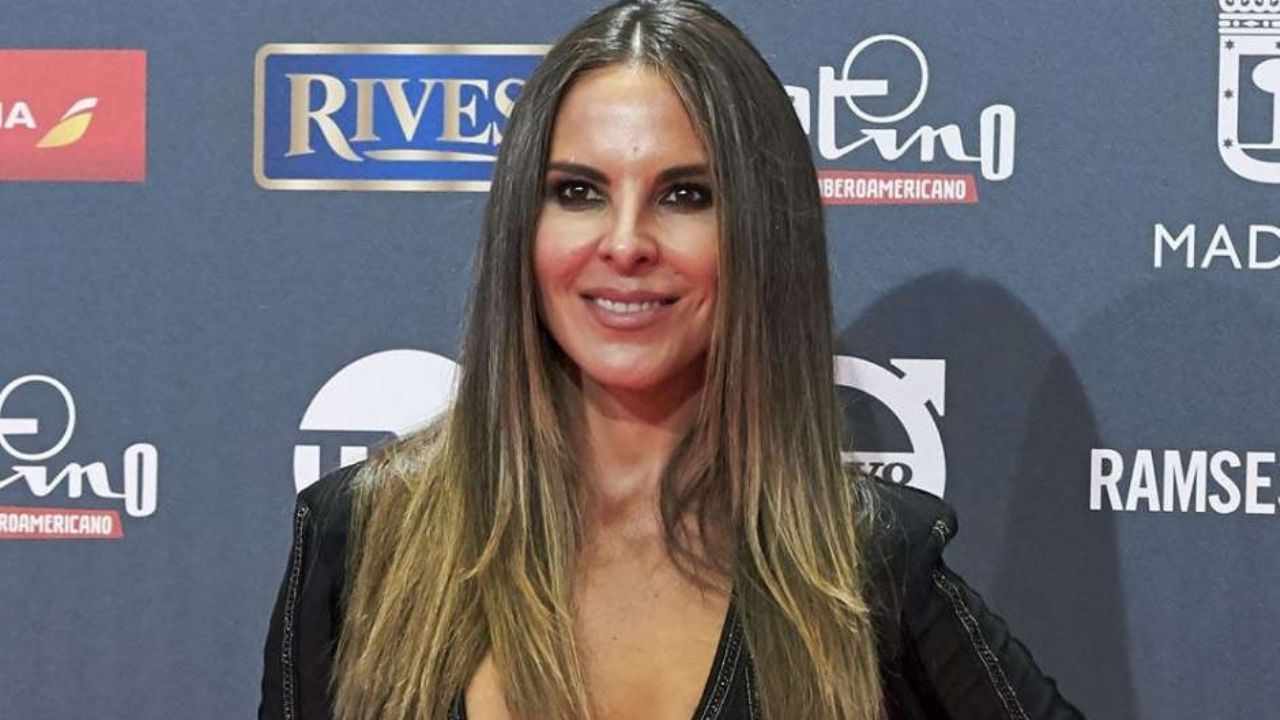 Kate del Castillo, sin tapujos, confiesa que no se va a la cama sola y en esta foto presenta a su acompañante