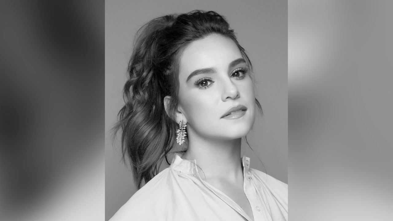 Tania Rincón conquista Televisa al modelar en una corta falda en ‘Guerreros 2020’