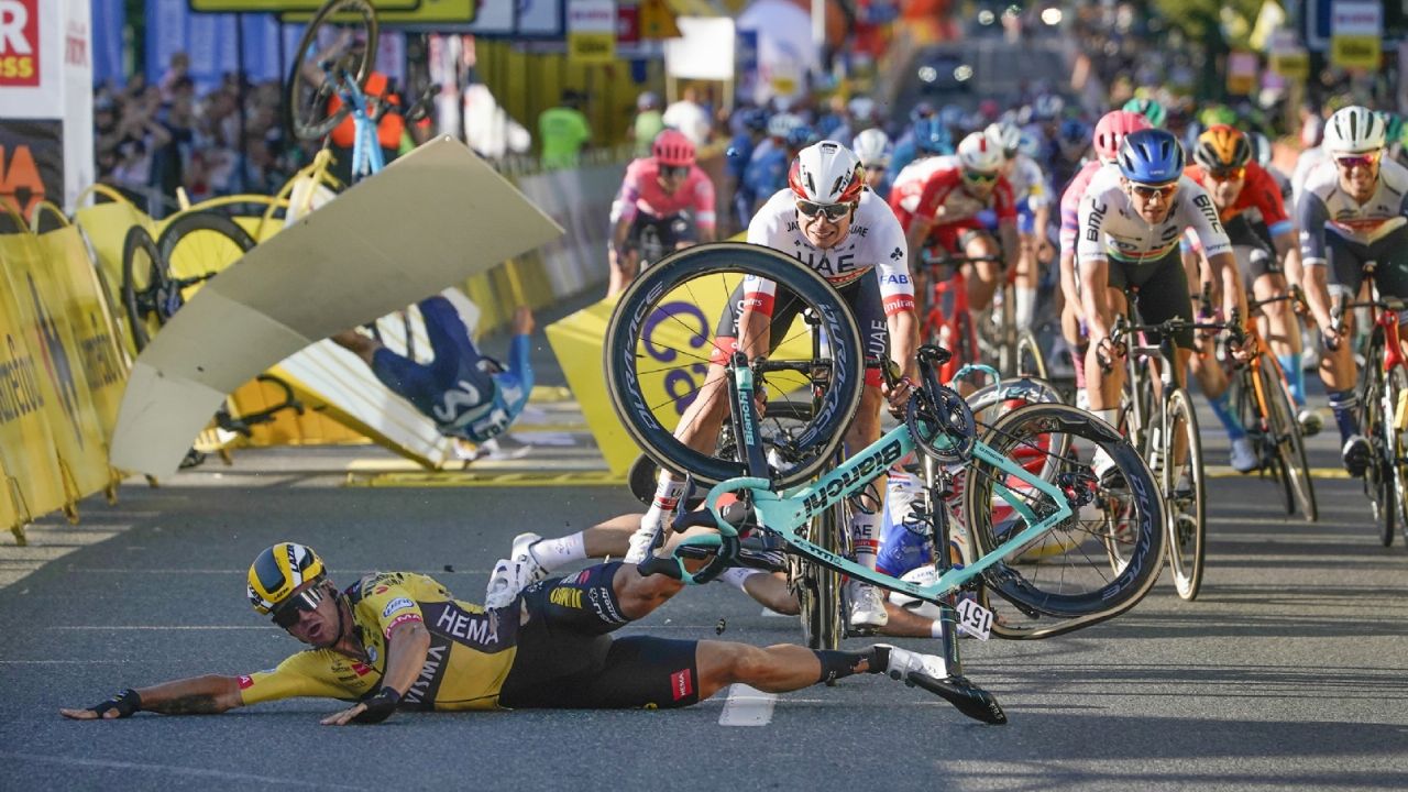 El ciclista holandés Jakobsen se encuentra estable tras cirugía de 5 horas