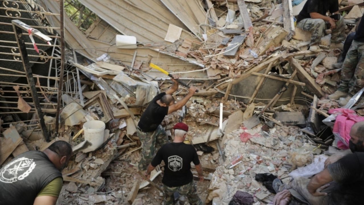 VIDEO: Niña pasa 24 bajo los escombros por la explosión de Beirut antes de ser rescatada