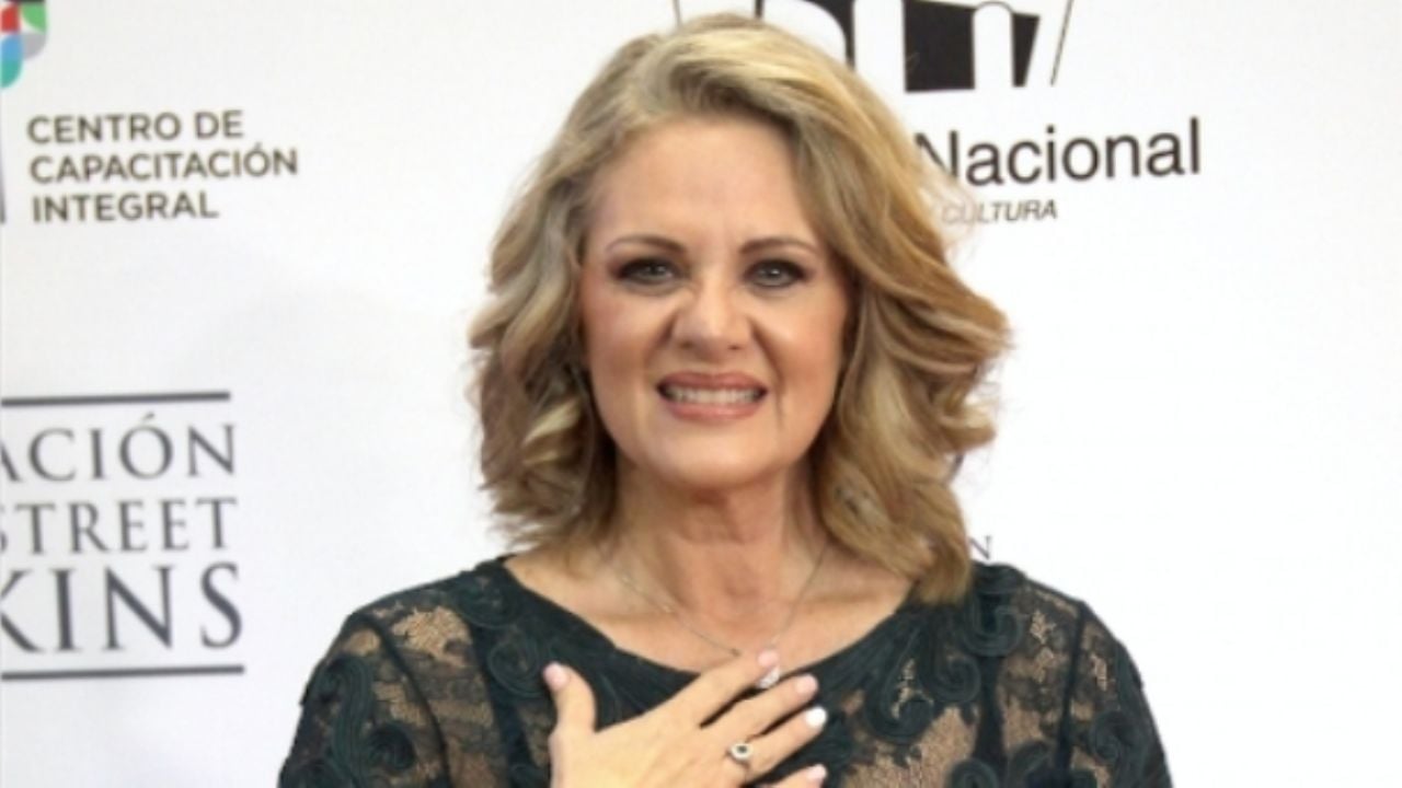 ¿Nuevo galán? Érika Buenfil impacta al ser captada muy cariñosa con famoso actor de Televisa