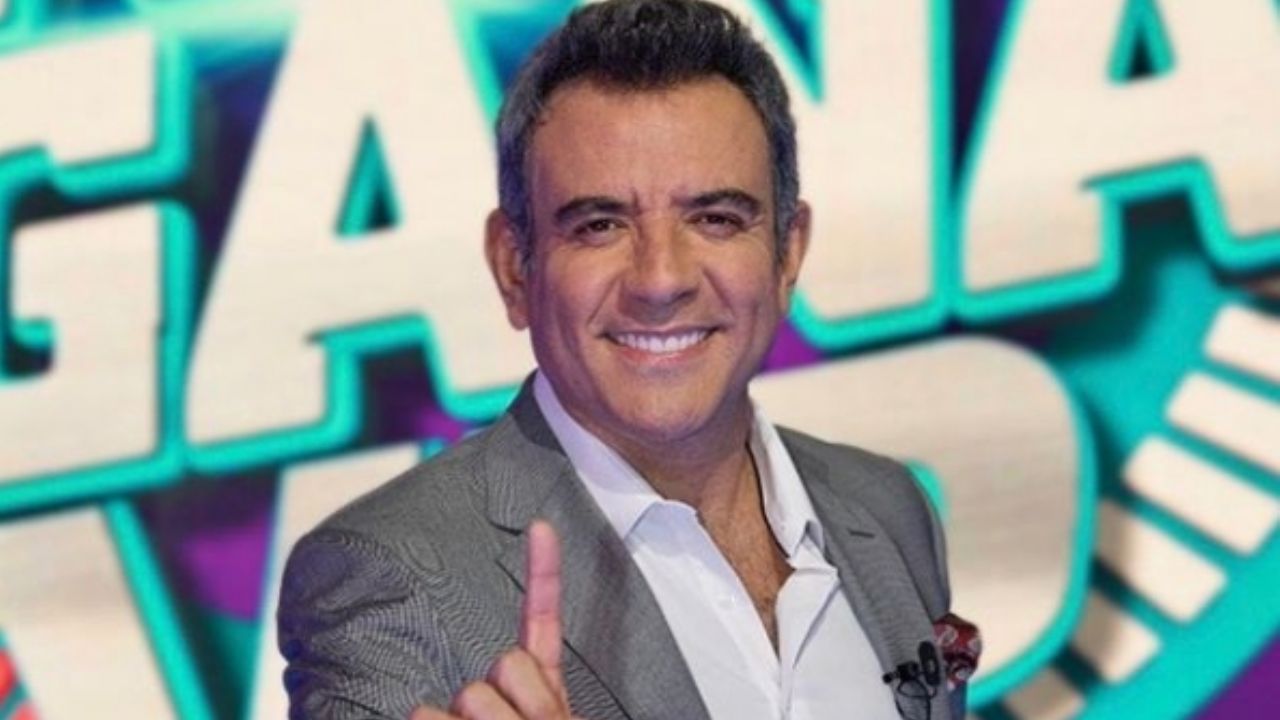 Héctor Sandarti se somete a la prueba del Covid-19 en Televisa y explica la razón