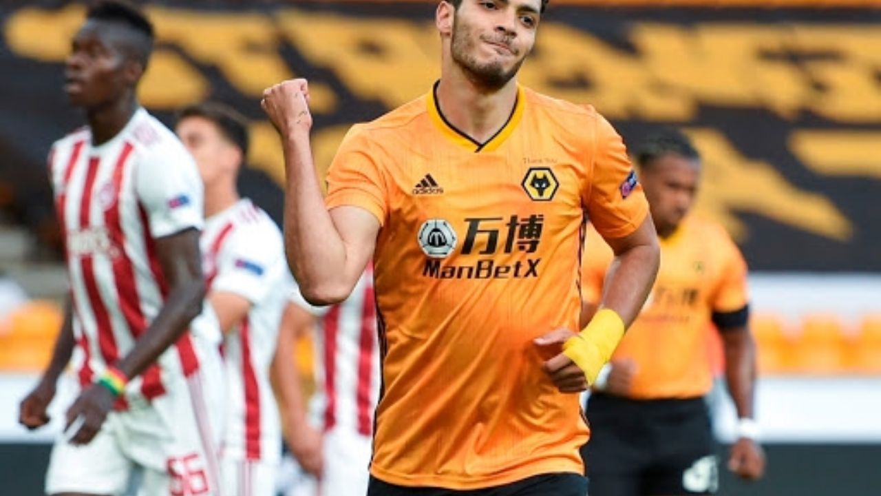 Jiménez anota penal para que los Wolves avancen de ronda en la Europa League