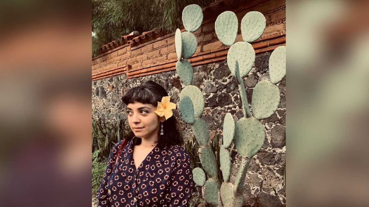 ¿Embarazada? Mon Laferte le pone color a su vida y luce mejor que nunca