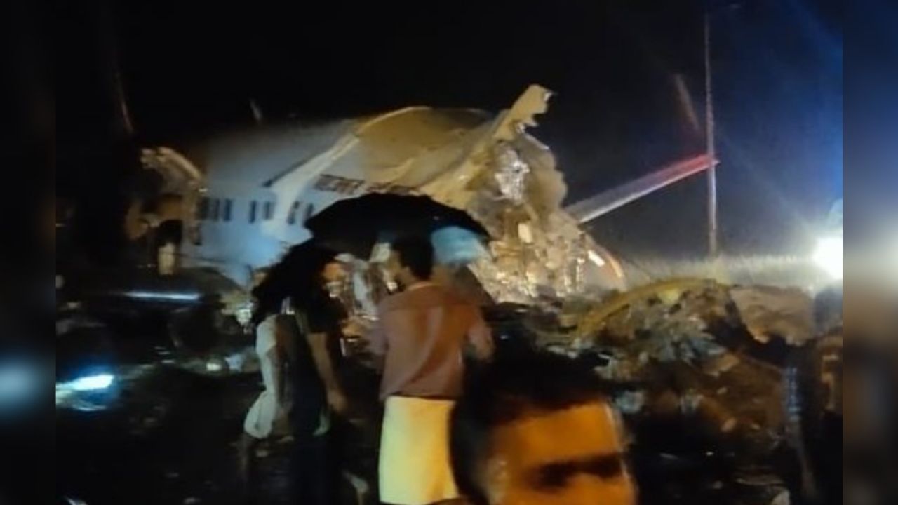 Avión con 190 pasajeros se parte en dos durante el aterrizaje en India; hay al menos 14 muertos
