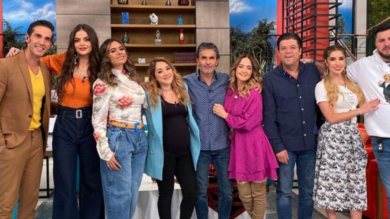 Conductor de ‘Hoy’ recibe tremenda sorpresa en Televisa por estar en la espera de su próxima bebé