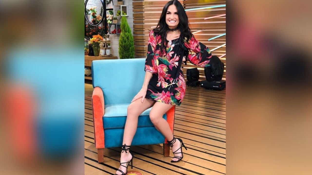 Joanna Vega-Biestro hace suspirar en ‘Sale el Sol’ con coqueto y colorido vestido