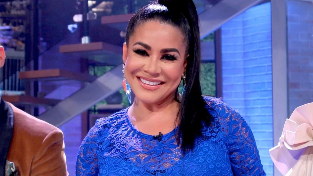 Tras entrevista de Carolina Sandoval con Vicente Fernández Jr., conductor se burla de ella