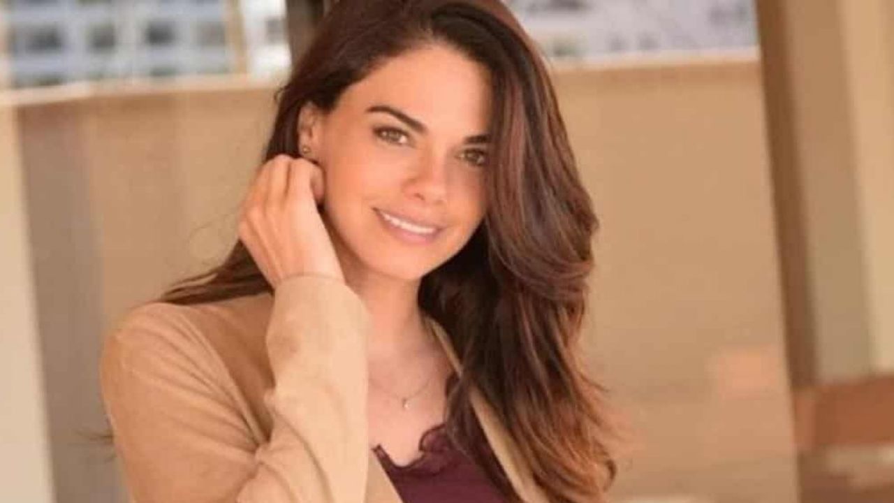 ¡Irreconocible! Exhiben foto de Livia Brito antes de las cirugías estéticas