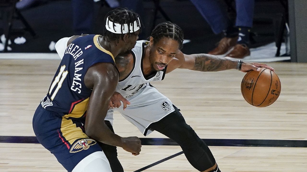 Spurs vencen a los Pelicans y se mantienen en la pelea por los playoffs de la NBA