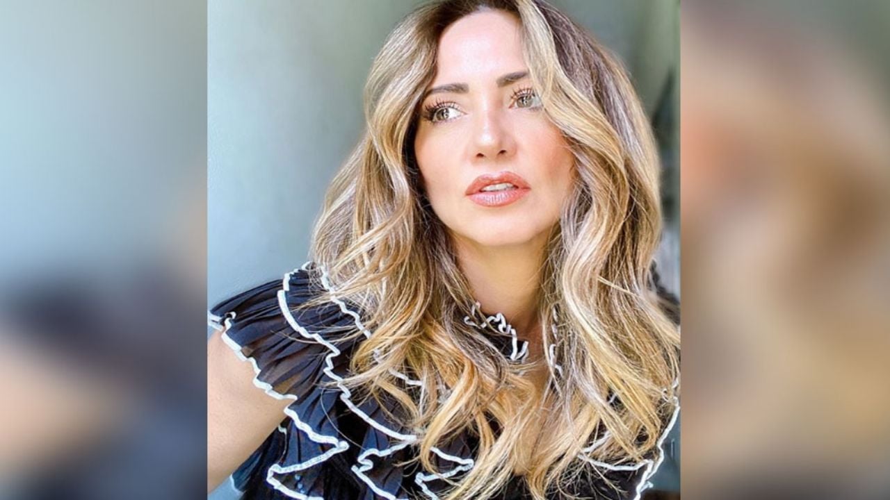 Andrea Legarreta roba más de un suspiro al lucir oscuro vestido mexicano