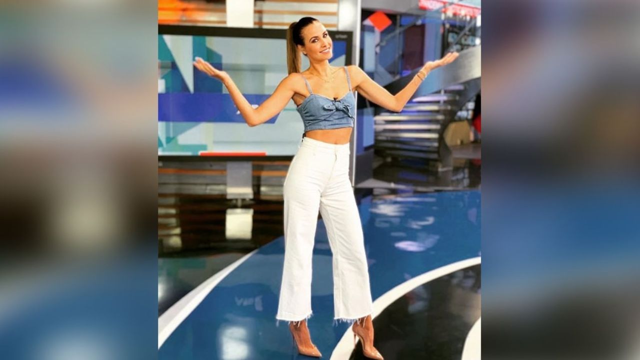 Odalys Ramírez enamora a todo el foro con su radiante y coqueto vestido verde