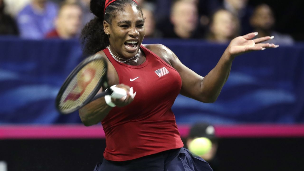 Serena Williams remonta para ganar en su regreso a las canchas de tenis