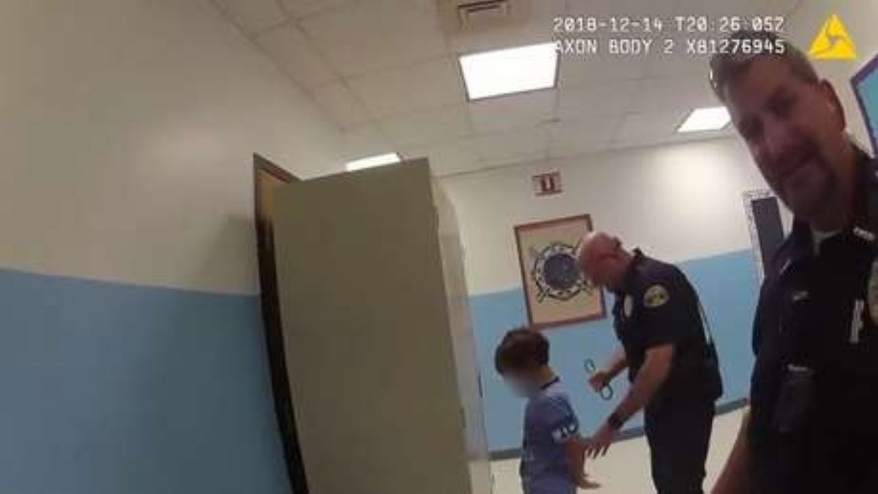 VIDEO: Niño de 8 años es arrestado por amenazar y golpear a su maestra en EU