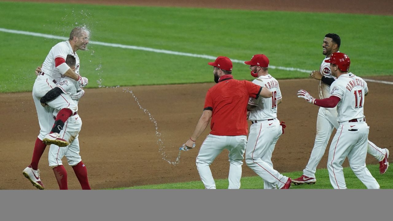 Doblete de Votto en la décima entrada da triunfo a Rojos sobre Reales