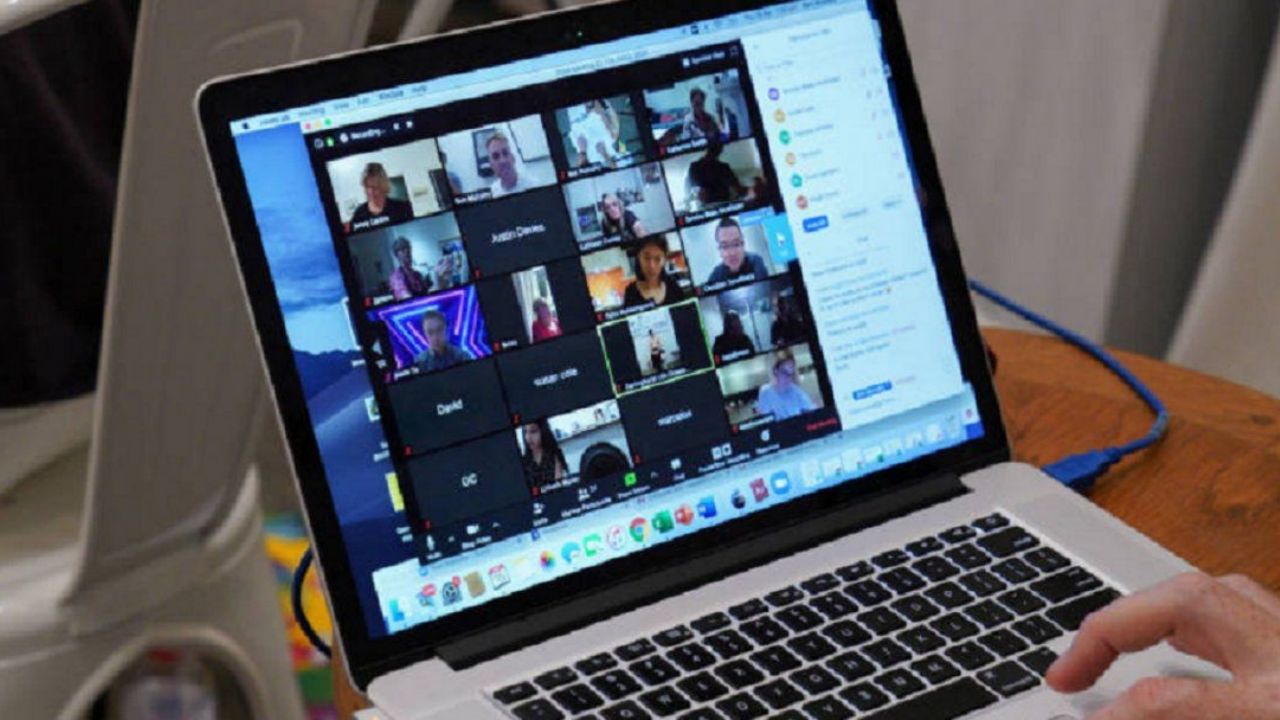 Maestra, testigo de un feminicidio durante clase virtual por Zooom