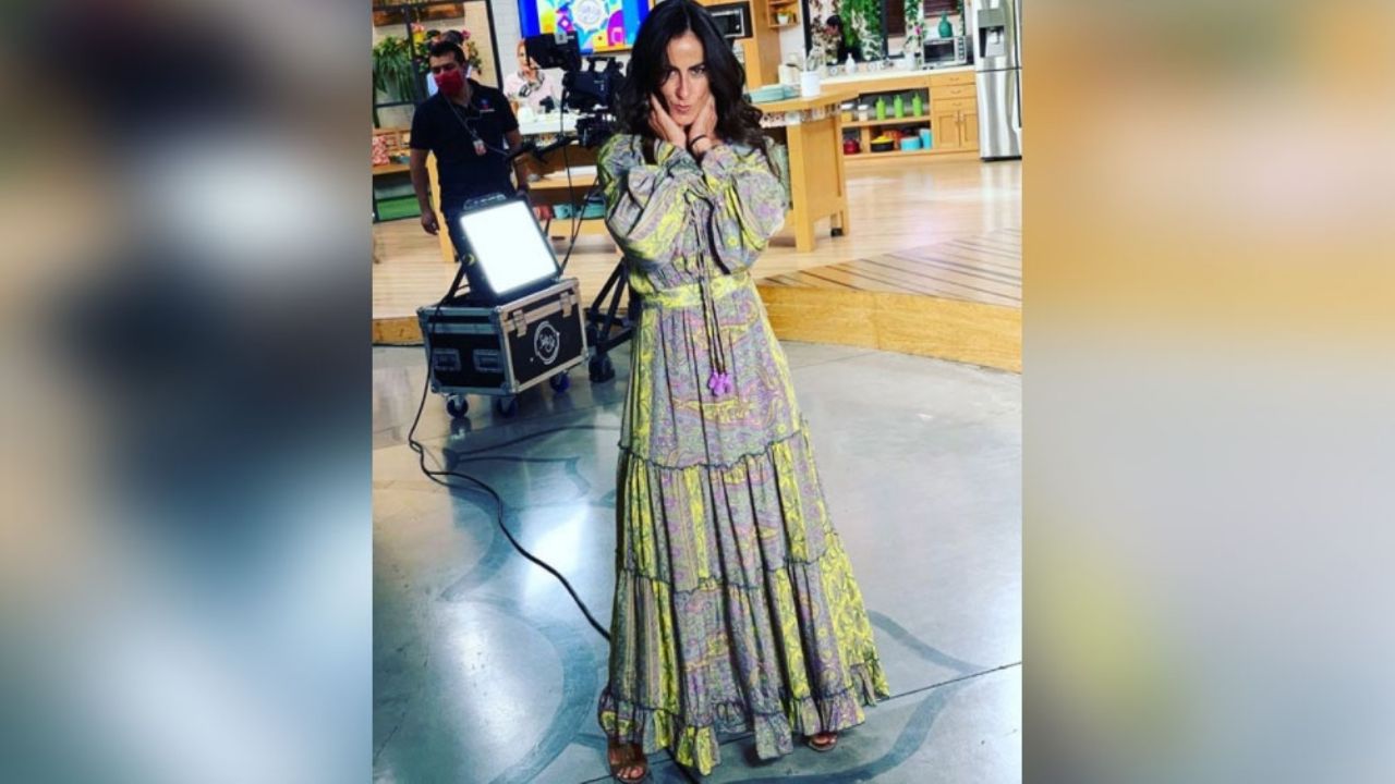 ¡Brutal! Paulina Mercado hace vibrar el foro de ‘Sale el Sol’ con coqueto ‘outfit’